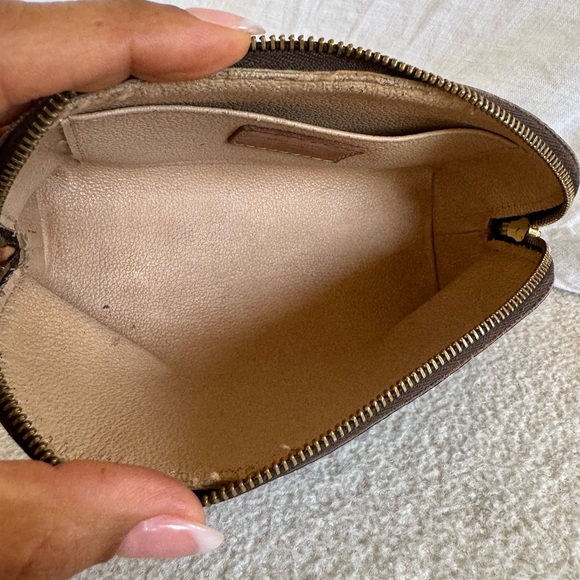 Louis Vuitton Cosmetic Pouch - Picture 9 of 11